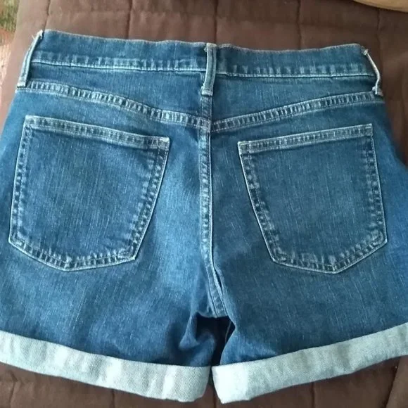GAP 5" Mid Rise Denim Shorts - Picture 4 of 4